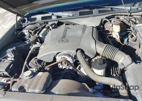 2002 Mercury Grand Marquis Gs z USA, uszkodzony, nr VIN 2MEFM74W92X663530